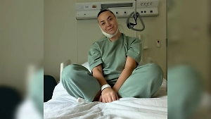 «Хожу, плачу»: Перенёсшую операцию сестру Жанны Фриске не выписывают из больницы