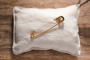 Хочется зажмуриться: Подростки решили, что зрение им не нужно, и начали втыкать булавки в глаза