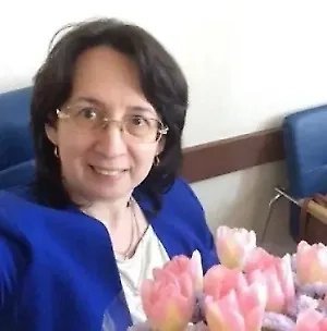 Многих отпугивает трудозатратность домашних заготовок. Действительно, если вы соотнесёте время, затраченное на процесс, и доход, который вы могли бы получить, занимаясь работой, вполне вероятно, что для вас выгоднее будет готовить по минимуму и приобретать покупное. Однако в абсолютных цифрах выгоднее, да и полезнее, конечно, делать заготовки самостоятельно.