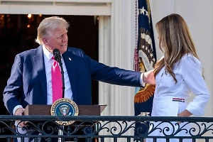 Из шпионки Кремля — в агенты Киева? Журналист раскрыл, кому выгодно переписывать биографию Мелании Трамп