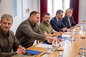 «Спят друг с другом»: СМИ сделали громкое заявление об отношениях Зеленского и Ермака

