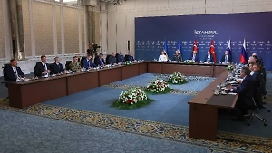 «Что они там делали»: Политолог раскрыл, что насторожило РФ в украинской делегации в Стамбуле