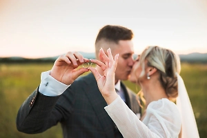 На каком пальце носить кольцо, чтобы выйти замуж до конца года, — работает у 8 из 10 девушек