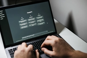 ChatGPT оказался стукачом: Глава OpenAI рассказал, как можно раскрыть переписку с ИИ