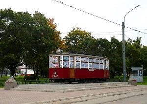 Вандалы, осквернившие блокадный трамвай в Петербурге, принесли извинения