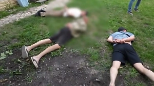 Силовики накрыли в лесу на Кубани шалаш с отшельником, грибами и наркоманами