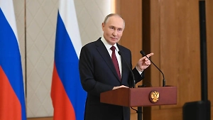 Путин пошутил о зиме на фоне холодного лета и обсудил северный завоз