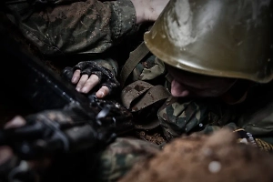 Боец ВС РФ, потеряв ногу и зрение, чудом сумел эвакуироваться с поля боя