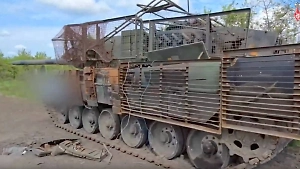 Российский дрон ударом в «уязвимое место» вывел из строя немецкий Leopard под Сумами