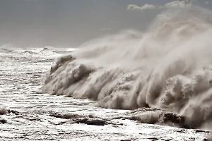 Трёхметровое цунами мчится к берегам Японии после мощного землетрясения