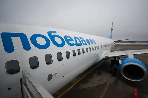 Разъярённые пассажиры задержанного рейса «Победы» преградили путь на борт улетающего самолёта