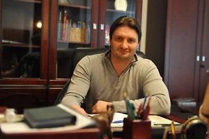 Первое, что нужно осознавать, когда вы встречаете лису в Москве или другом городе, что животные в большие города заходят не от хорошей жизни. Они идут к человеку, которого они изначально боятся, только потому, что кормовая база в их естественной среде очень сильно меняется, и чаще всего меняется в негативную сторону. И это лишний раз аргумент против тех людей, которые говорят, что все животные должны бегать на свободе, им там хорошо, они там весёлые и счастливые. О медведях на Камчатке, тиграх на Дальнем Востоке, выходящих к людям – это не от хорошей жизни.