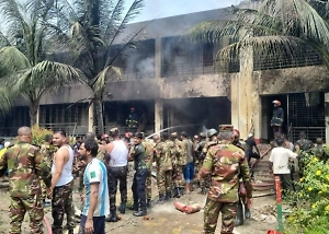 Уже 27 тел нашли в руинах студгородка, на который упал самолёт в Бангладеш, раненых – более 170