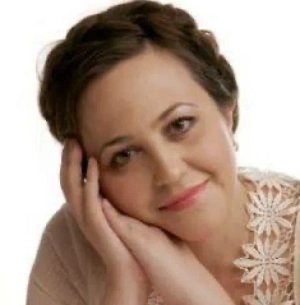 Несмотря на свою зловещую природу, Пазузу иногда выступал как защитник людей, особенно детей, от демоницы Ламашту, которая убивала младенцев. Амулеты с его изображением вешали в домах и на шею больным.