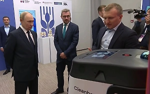 Путину на выставке АСИ показали разработку школьника-гения