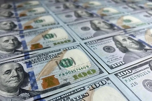 Курс доллара на внебиржевых торгах рухнул до 77,8 рубля