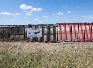 Военные базы Британии сравнили с садовыми участками из-за хлипкого забора