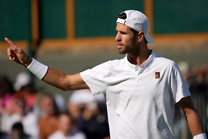 Хачанов почти четыре часа рубился на корте с португальцем и прошёл в 1/8 финала Уимблдона