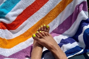 Очищение, увлажнение и SPF: Life.ru выяснил, как спасти кожу после моря и бассейна