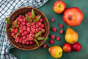 «Стремитесь к радуге на тарелке»: Названы продукты, которые помогут избежать обезвоживания