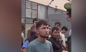 «Кем работаете? Да!» Занятный диалог мигранта и военкома в Москве попал на видео