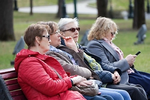 Осенью сделают 3 доплаты к пенсии. Кто получит прибавку и сколько она составит