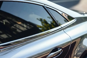 «Нет научных данных»: Автоюрист раскритиковал идею запрета «иранской тонировки»