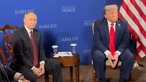 Тёплая атмосфера и разговор без переводчиков: Что мировые СМИ пишут о встрече Путина и Трампа