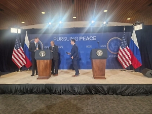 Life.ru показывает обстановку в зале, где состоится пресс-конференция Путина и Трампа