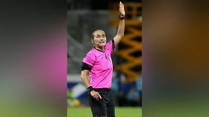 Судья Опейкина удалила футболиста Ростова за касание во время матча Кубка России