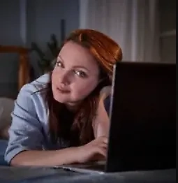 «У-Саа» тоже на здесь и сейчас. Помогает остановиться, собраться и принять верное решение. Если его добавлять в ежедневные практики, то в стрессовой ситуации организм сам начинает так дышать, и ошибок, совершённых на эмоциях, становиться меньше. Как делать: на вдохе воспроизвести звук у, на выдохе – са, максимальное долгое «у» и максимально долгое «са» для эффекта повторяется несколько раз.