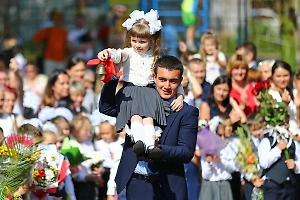 1 Сентября: почему мы носим цветы и слушаем первый звонок? История и традиции главного школьного праздника