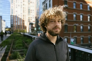 Блогер-иноагент Варламов* не выплатил штраф за фейки об Армии России