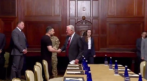 Снова в футболке: Зеленский встретился с Келлогом, которого не взяли на Аляску