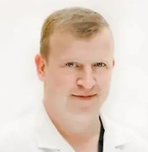 При курении вейпов человек вдыхает аэрозоль, который содержит пропиленгликоль, глицерин, ароматизаторы, формальдегид и другие вредные и потенциально канцерогенные вещества. Постоянное воздействие такого коктейля вызывает воспаление и раздражение дыхательных путей. 