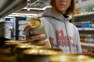 Life.ru выяснил, что происходит с волосами и кожей после пивных масок и ополаскиваний