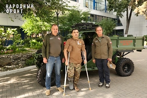 Охлобыстин и Народный фронт подарили багги медику, спасшему тысячу солдат