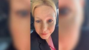 «Как-то стыдно»: Сбежавшая из России актриса теперь работает таксисткой в Париже