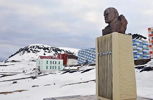 На территории НАТО нашли «островок России» с бюстом Ленина