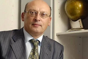 Стоит обратить внимание на необычную констелляцию планет в виде пентаграммы — символа движения вперёд и космического эфира. Внутри неё Марс делает оппозицию к Сатурну и Плутону. Это связано с циклом обновления этноса (примерно 36 лет), а также с изменениями границ и отношений к военным действиям. Меркурий в оппозиции к Плутону запускает перестройку управленческих структур.