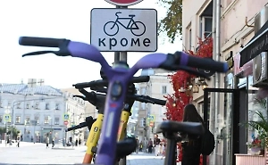 В Москве подростки на самокате влетели в столб, один из них погиб на месте 