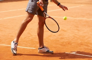 Немецкого теннисиста дисквалифицировали с турнира за душ в перерыве матча