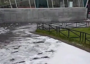 Снег выпал в Петербурге под конец лета