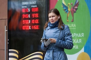 С 1 сентября курс доллара достигнет критической отметки. На какой уровень выйдет рубль