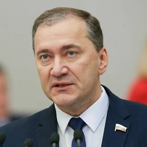 Молодое поколение становится главной мишенью и главным инструментом украинского неонацизма. Захватить молодые умы, внушить им преступную идеологию и показать искажённую действительность, называя преступников героями, — вот чего добиваются киевский режим и «партия войны». Залужный транслирует это, озвучивая подобные предложения. Западу нужно ещё больше одурманенной молодёжи, готовой идти в бой за интересы западных хозяев.