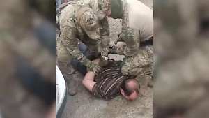 ФСБ показала видео задержания двух жителей Ярославской области за госизмену