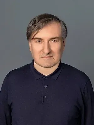 Август – время, когда созревают фрукты и ягоды на дачных участках. Большой урожай люди стараются сохранить путём варки варенья и компота. Однако не все знают, что для приготовления полезных заготовок нужно вынимать косточки.