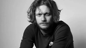 Плейбой, педофил, тиран: Украинского актёра обвиняют в насилии сразу три девушки