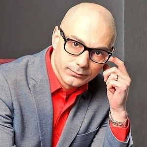 Если сравнить 42 тысячи и миллион семьсот, станет ясно, что сидящие перед телевизором украинцы находятся в «тёплой ванне». Они искренне убеждены, что всё так, как им говорят оттуда, — потери есть, они большие, но 42 тысячи за три года — это, в общем, не очень фатально. Наверное, они считают, что от алкоголизма, наркомании и аварий погибает примерно столько же, а значит, всё хорошо. А после этого вы им скажете про миллион семьсот.