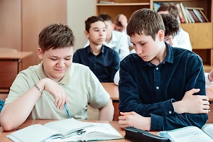 Изучение английского языка в российских школах сократят до двух часов в неделю